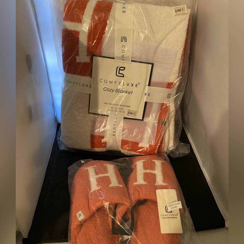 Orange Blanket slippers set